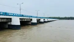 বর্ষাকালে ভারত পানি ছাড়লে আকস্মিক বন্যা ও ভাঙন দেখা দেয়া তিস্তা পাড়ে