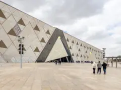 تقول وزارة السياحة والآثار المصرية: إن المتحف المصري الكبير يراعي أحدث تقنيات التأمين والعرض المتحفي 