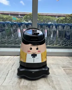 Robô de limpeza com rosto sorridente pintado do aeroporto Changi
