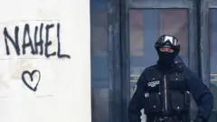 Nahel'in ismi yazan duvar