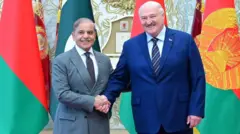 शहबाज़ शरीफ़ और अलेक्ज़ेंडर लुकाशेंको 