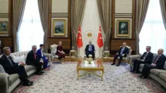 Erdoğan, Avrupa Birliği (AB) Dışişleri ve Güvenlik Politikası Yüksek Temsilcisi Kaja Kallas, Genişleme Komiseri Marta Kos ve İçişleri Komiseri Magnus Brunner'i kabul etti