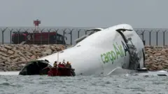 바다에 빠진 기체 잔해