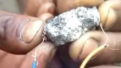 விளக்குகளை எரிய வைக்கும் பாறைகள்?