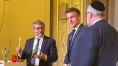 Fransa Cumhurbaşkanı Emmanuel Macron, tören sırasında