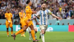 Messi score second goal against Netherlands