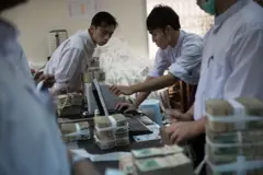 ပြည်တွင်းကပုဂ္ဂလိကဘဏ်တစ်ခုရဲ့လုပ်ငန်းခွင်(ပုံဟောင်း) 