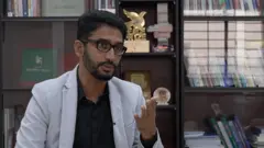 ঢাকা বিশ্ববিদ্যালয়ের শান্তি ও সংঘর্ষ অধ্যয়ন বিভাগের চেয়ারম্যান সাজ্জাদ সিদ্দিকী