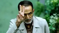 رسانه‌های ایران می گوید جواد کریمی‌قدوسی، به سازمان اطلاعات سپاه پاسداران انقلاب اسلامی نزدیک است