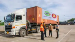 AHA စင်တာက ညှိနှိုင်းမှုနဲ့ပေးတဲ့ အကူအညီပေးရေးယာဥ်တစ်စီး(ပုံဟောင်း) 