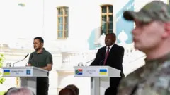 Onyeisiala Ukraine Volodymyr Zelensky na Onyeisiala Saụt Afrịka Cyril Ramaphosa