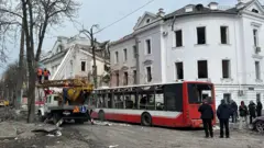 Место взрыва второй ракеты в городе Сумы