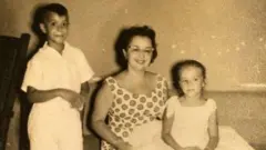 Foto de família de Miguel B. Fernández quando criança