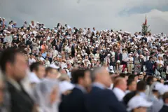 Fieles de la FSSPX en la misa de Ecône.