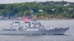 blanco de la maniobra habría sido el buque USS Jason Dunham, un destructor de misiles guiados Aegis de la clase Arleigh Burke,