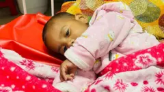 আইসিডিডিআর, বি-তে ভর্তি ডায়রিয়া আক্রান্ত শিশু।