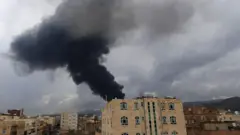 እስራኤል ሁቲዎች የሚሳዔል ጥቃት መፈጸማቸውን ተከትሎ በወታደራዊ ተቋማት ላይ ድብደባ ፈጽማለች