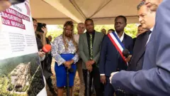 O ministro da Justiça francês, Gerald Darmanin, apresentando plano para construir uma nova prisão de segurança máxima com capacidade para 500 pessoas em Saint-Laurent-du-Maroni, no coração da Amazônia