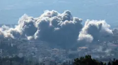 صورة تظهر تصاعد الدخان