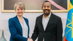 የዩኬ የውጭ ጉዳይ ሚኒስትር ይቬት ኩፐር እና ጠቅላይ ሚኒስትር ዐቢይ አሕመድ 