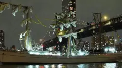 நியூயார்க், புரூக்ளின் பால விபத்து, மெக்சிகோ கப்பல் மோதியது