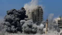 مبنى مدمر.