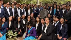 यस पटक न्याय सेवातर्फ तृतीय श्रेणीमा नाम निकाल्ने ८१ जनाको तालिम सुरु भएको छ। सहभागी महिलाहरूको ठूलो सङ्ख्या देखिन्छ