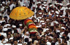 संत ज्ञानेश्वर : 'ज्या आळंदीत अनन्वित छळ झाला, तीच आळंदी माऊलींना डोक्यावर घेऊन नाचते आहे'