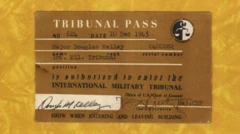 Foto do crachá que o Tribunal de Nuremberg entregou a Douglas Kelley.