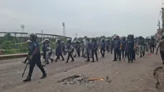 গোপালগঞ্জ শহরে টহল দিচ্ছে পুলিশ