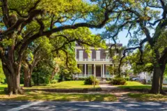 Vista de una casa histórica de Mobile, Alabama.