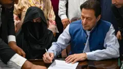 ઇમરાન ખાન, બુશરાબીબી, પાકિસ્તાન, બીબીસી ગુજરાતી