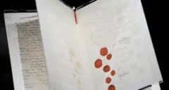 نسخه اصلی کنوانسیون ژنو که در مرداد ۱۳۲۸ برای امضا در اختیار دولت ها قرار گرفت. اکنون حتی دولت هایی هم که آن را امضا نکردند، ملزم به رعایت مفاد کنوانسیون ژنو هستند