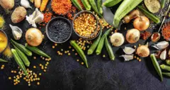 Un régime alimentaire sain est composé des éléments suivants: des fruits, des légumes, des légumineuses, des fruits secs et des céréales complètes et des protéines. 