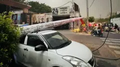 ਤੇਜ਼ ਹਨੇਰੀ ਤੇ ਝੱਖੜ ਦੇ ਚਲਦਿਆਂ ਡਿੱਗ ਪਿਆ ਪੋਲ
