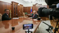 Павел Зарубин и Владимир Путин под телекамерами 