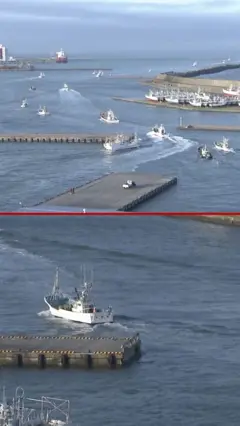 Momen kapal-kapal keluar pelabuhan akibat peringatan tsunami di Jepang