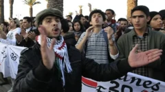 أسامة الخليفي في مظاهرة.