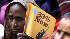 महिलांच्या संघटना आणि महिला खासदार अनेक वर्षांपासून महिलांसाठी आरक्षणाची मागणी करत आहेत. 