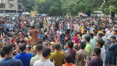 জগন্নাথ বিশ্ববিদ্যালয়ের শিক্ষক-শিক্ষার্থীদের বিক্ষোভ