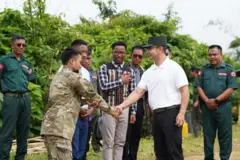 အေအေ စစ်ဦးစီးချုပ် ဗိုလ်ချုပ်ထွန်းမြတ်နိုင် စပို့ရှပ်အဖြူရောင်ဝတ်အမျိုးသားနဲ့ တွေ့ဆုံခဲ့တယ်လို့ဆိုပြီး မရာ MTC/MDF ရဲ့ထုတ်ပြန်ချက်