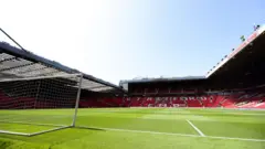 Dirree Maanchistar Yunaayitid- Old Trafford