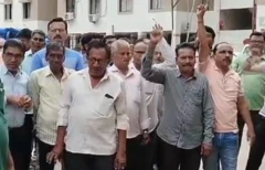 முஸ்லிம் குடும்பத்தை குடியமர்த்த எதிர்ப்பு - பின்னணி என்ன?