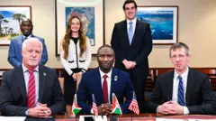 Umushikiranganji w'uburundi Hassan Kibeya arikumwe n'abaserukira KoBold Metals na Lifezone Metals