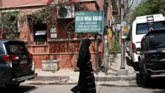 भारतामध्ये मुस्लिमांनी दान केलेल्या जमिनींच्या वादांची न थांबणारी लढाई