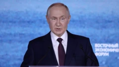 Rusiya Prezidenti Vladimir Putin çıxış edir.