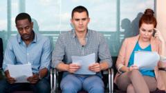 Por qué es tan difícil para los jóvenes encontrar trabajo en este momento (y qué habilidades necesitan para tener éxito, según un experto de LinkedIn)