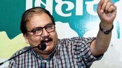 બિહારમાં મહાગઠબંધન પાછળ રહી ગયા પછી આરજેડીના સાંસદે આરોપ લગાવ્યો - ન્યૂઝ અપડેટ