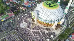 Foto udara umat Islam melaksanakan salat Idulfitri 1447 H di Masjid Raya Baitul Khairaat Palu, Sulawesi Tengah, Sabtu (21/03). 