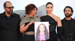 Rediteljka Kauter Ben Hanij sa glumačkom ekipom na festivalu u Veneciji